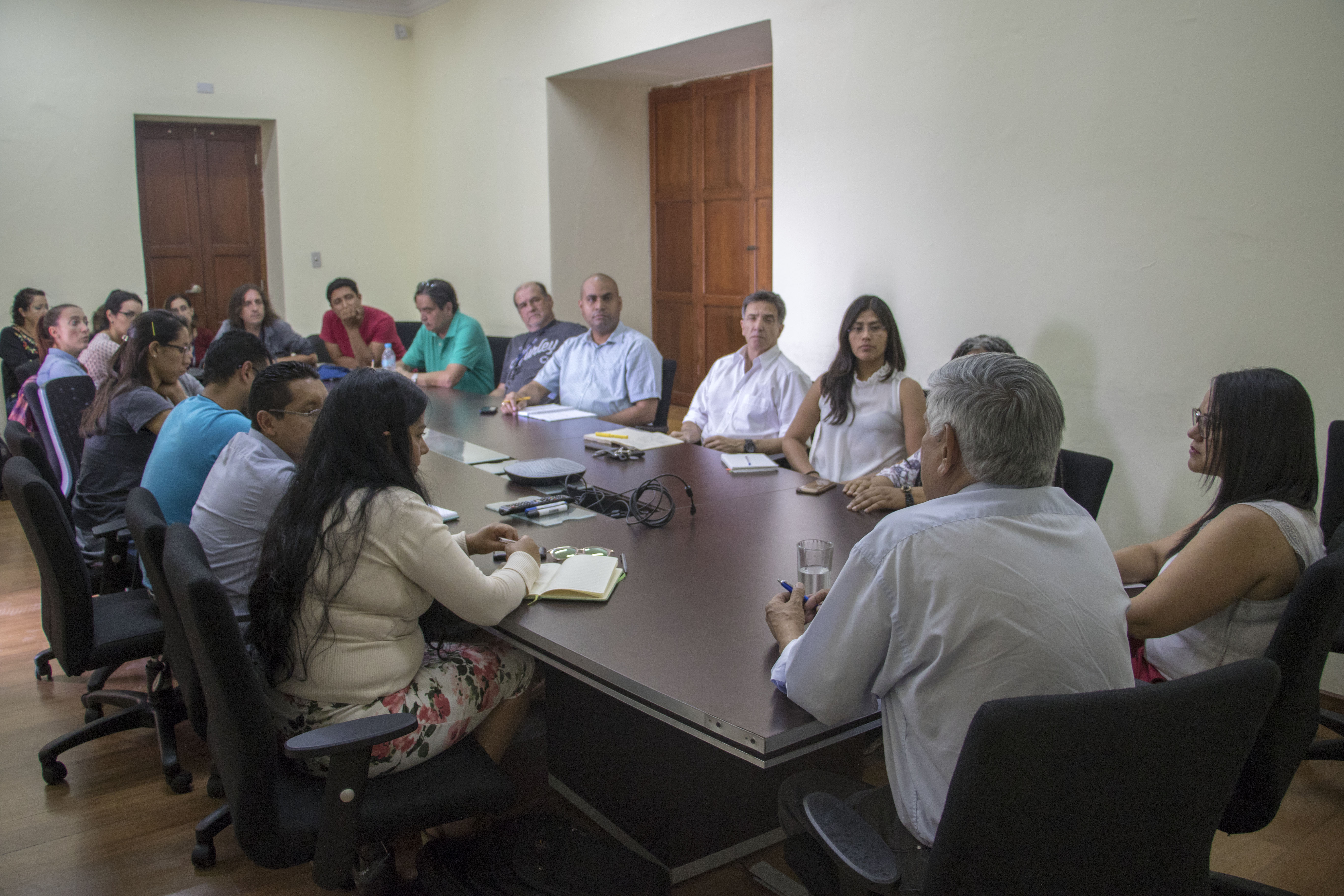El rector Eduardo Ludeña se reunió con docentes